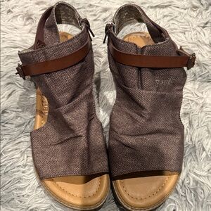 Blowfish Malibu brown canvas sandal